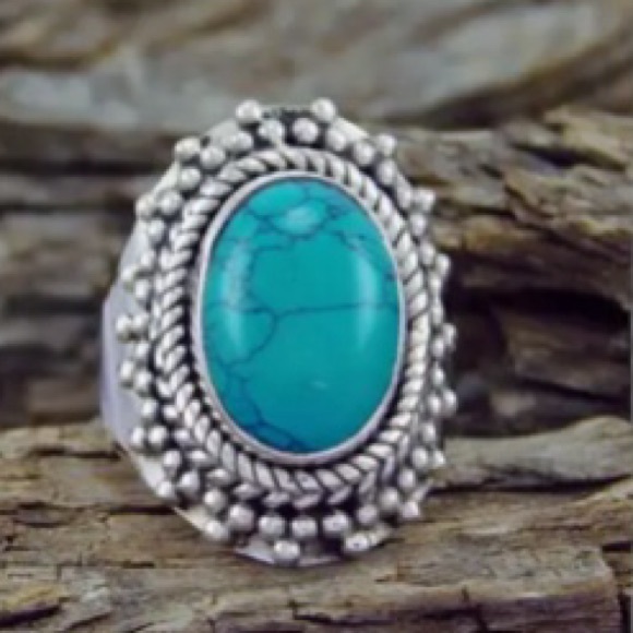 Antique Silver and Turquoise Stone Ring - Picture 2 of 7
